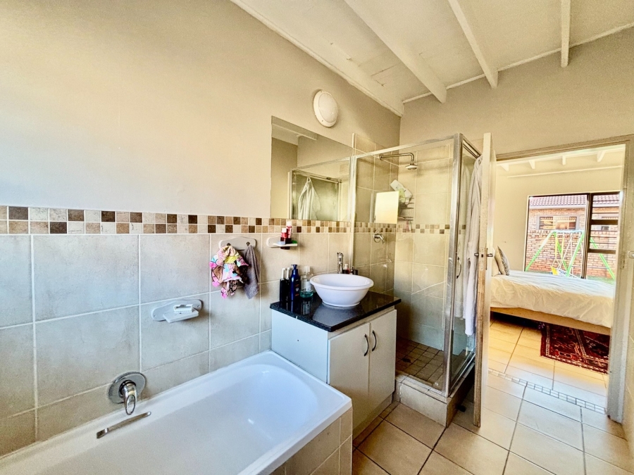 4 Bedroom Property for Sale in Mooivallei Park North West
